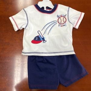Boys 6/9 month two piece baseball outfit !